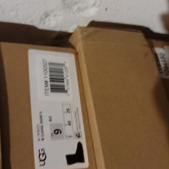 🎁UGG Ladies’ Classic Short II Boot - Picture 16 of 16